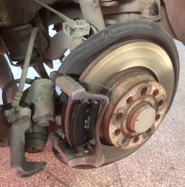 Замена задних тормозных колодок Б6 Фольксваген Пассат в сети надежных ...